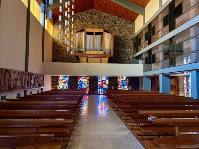 ホテル Residencia Sagrada Familia ラ・セウ・ドゥルジェイ エクステリア 写真