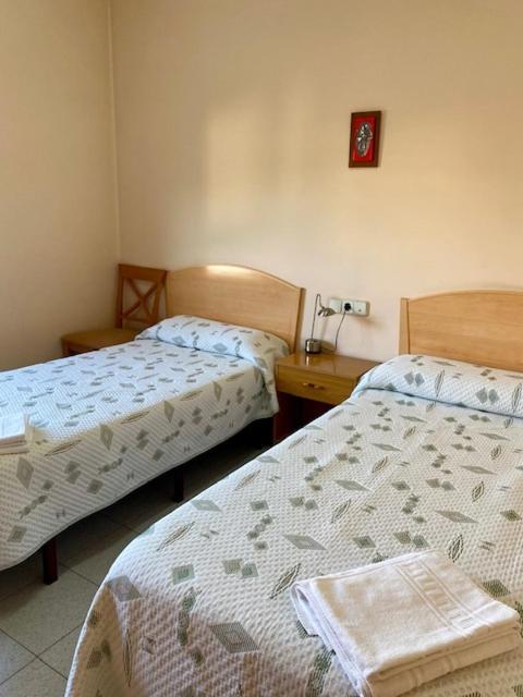 ホテル Residencia Sagrada Familia ラ・セウ・ドゥルジェイ エクステリア 写真